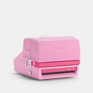 Hello Kitty возвращает ретро в новой «совершенно розовой» версии камеры Polaroid