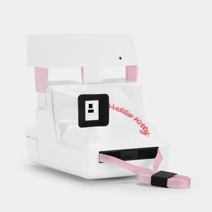 Hello Kitty возвращает ретро в новой «совершенно розовой» версии камеры Polaroid