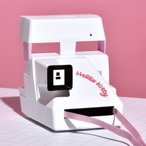 Hello Kitty возвращает ретро в новой «совершенно розовой» версии камеры Polaroid