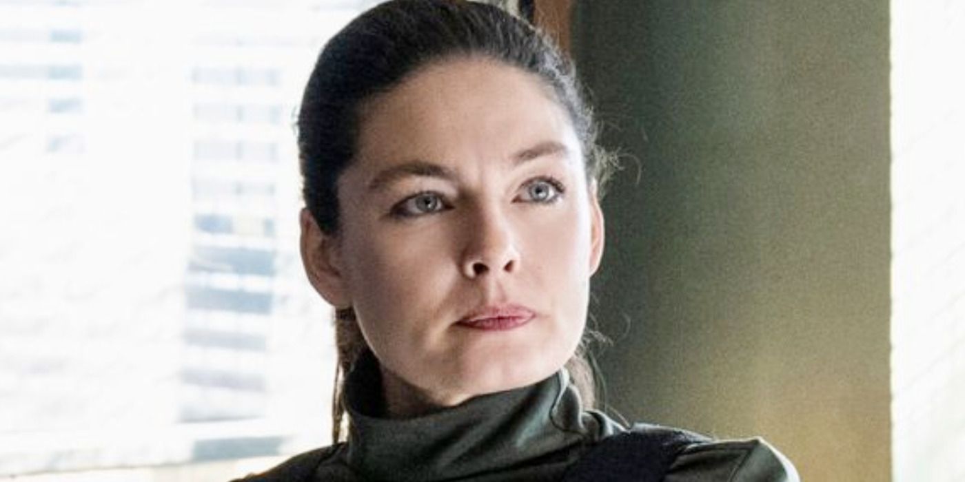Kristin Gaines, played by Alexa Davalos, has a chat about a case on FBI: Most Wanted Season 4