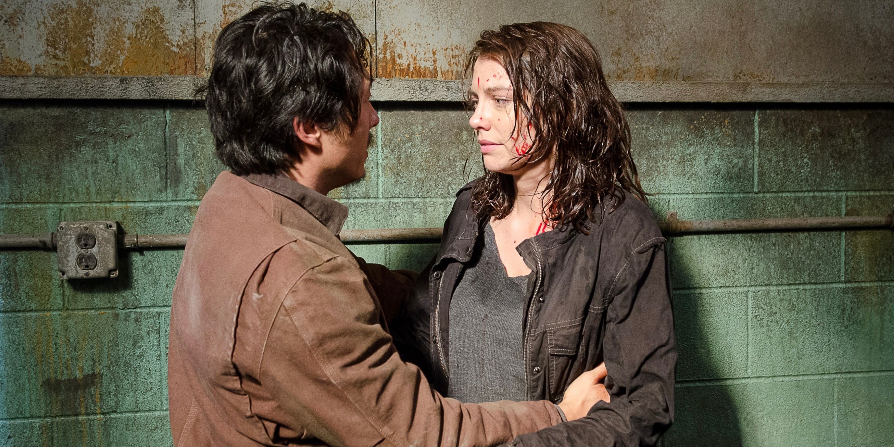 Glenn Rhee holding a distraught Maggie Rhee on The Walking Dead