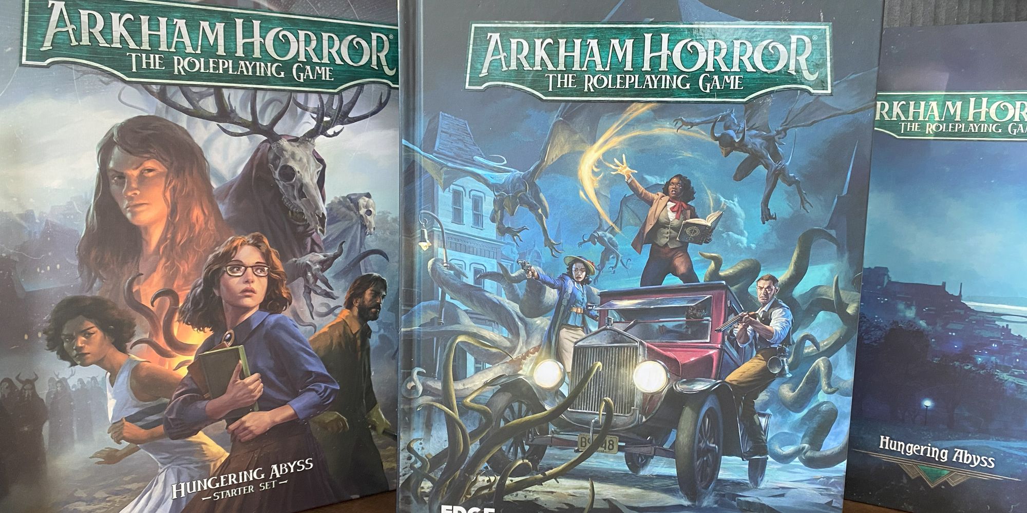 Livro de regras e conjunto inicial do Arkham Horror RPG