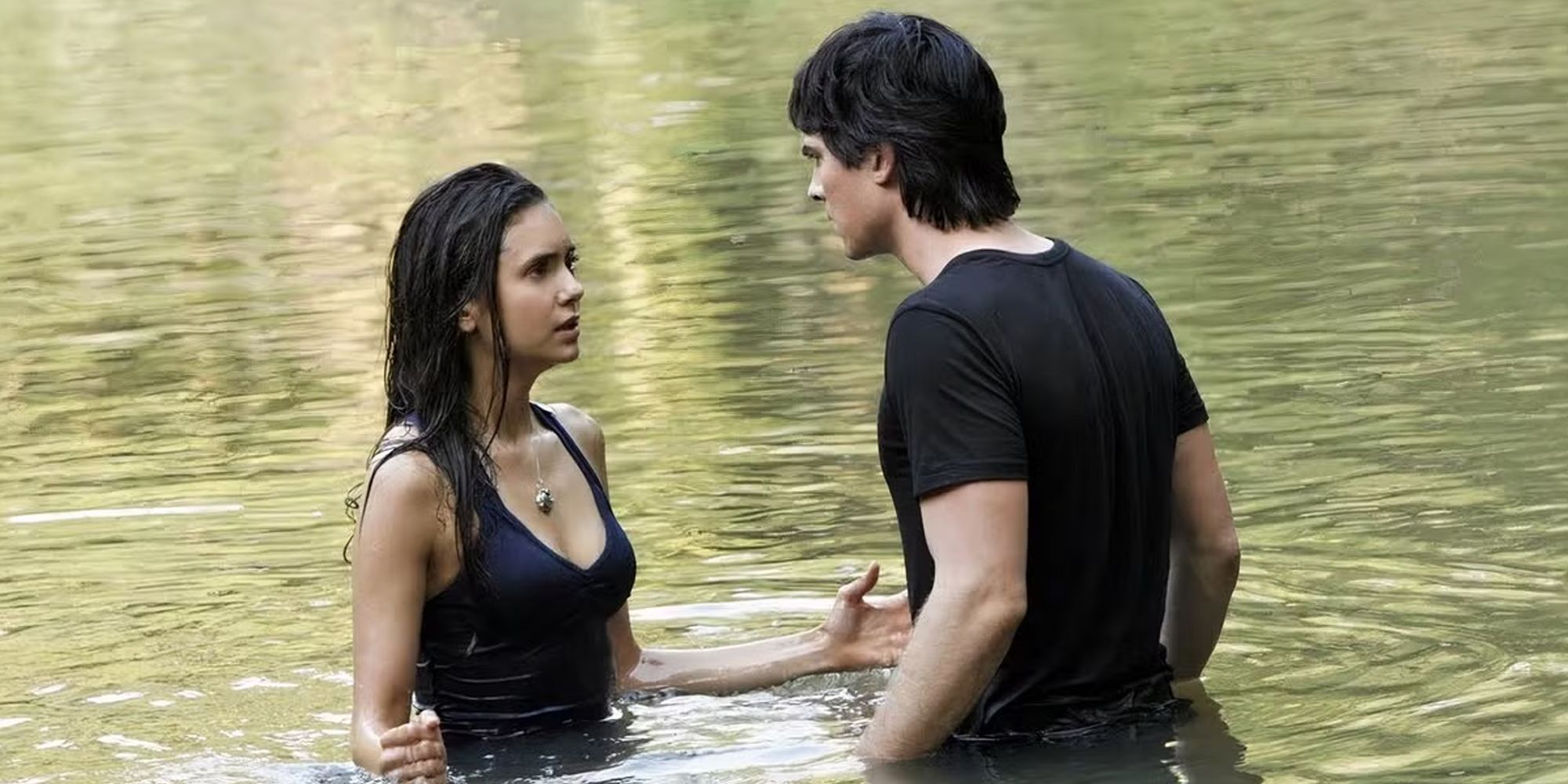 Damon e Elena na água frente a frente TVD