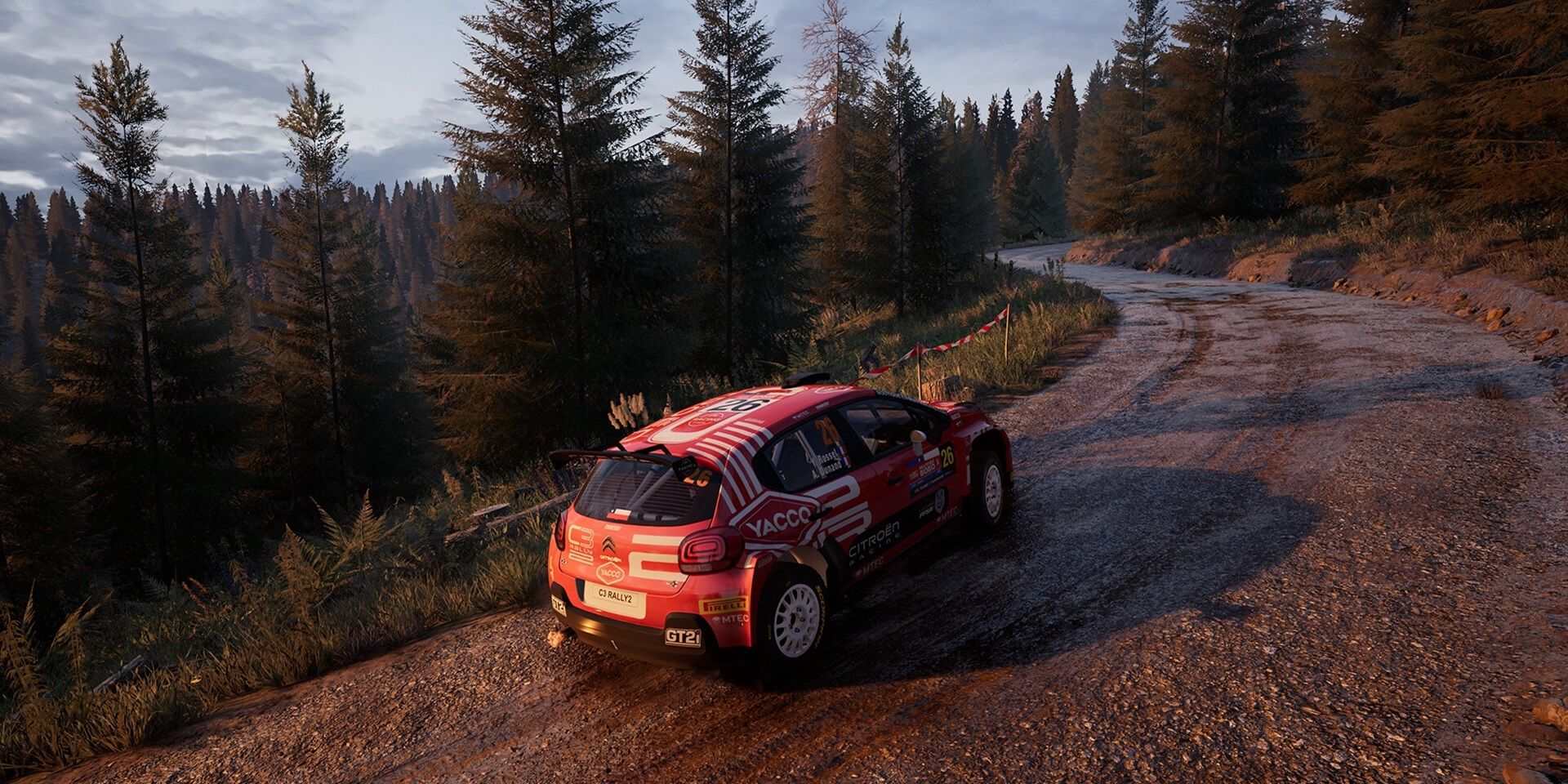 EA Sports WRC ایک کچی سڑک پر کار ریسنگ دکھا رہا ہے۔