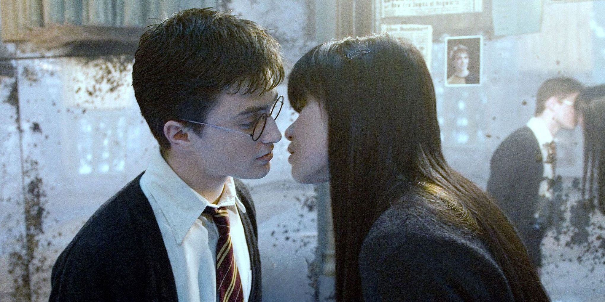 Harry Potter e Cho Chang prestes a se beijar em Harry Potter e a Ordem da Fênix