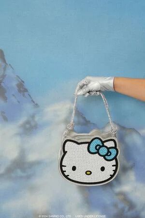 Hello Kitty и Forever 21 возвращаются с новым зимним релизом Snow Cute