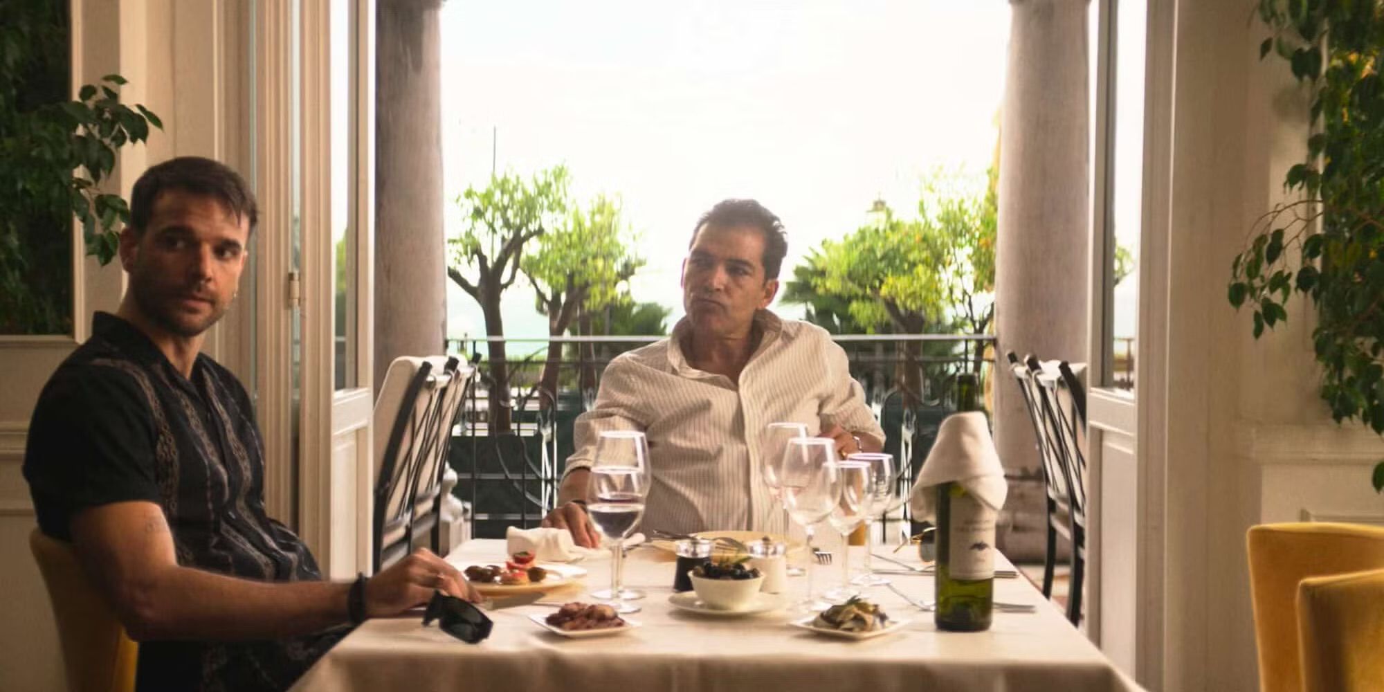 Alvaro sits at a meeting with his boss in the Day of the Jackal.