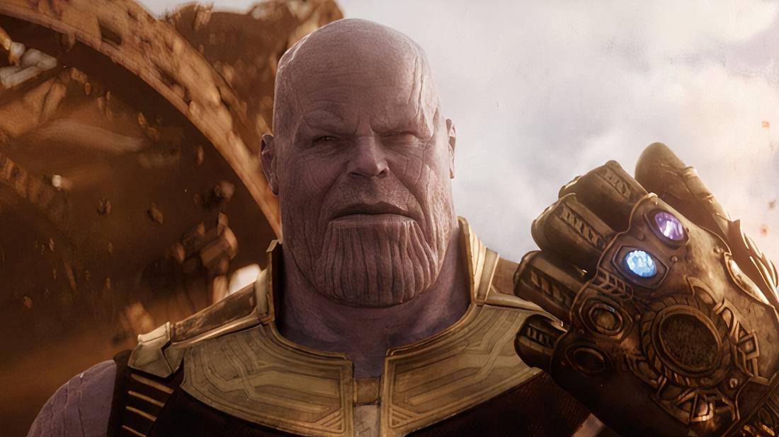 Thanos segurando a manopla do infinito em Avengers: Infinity War