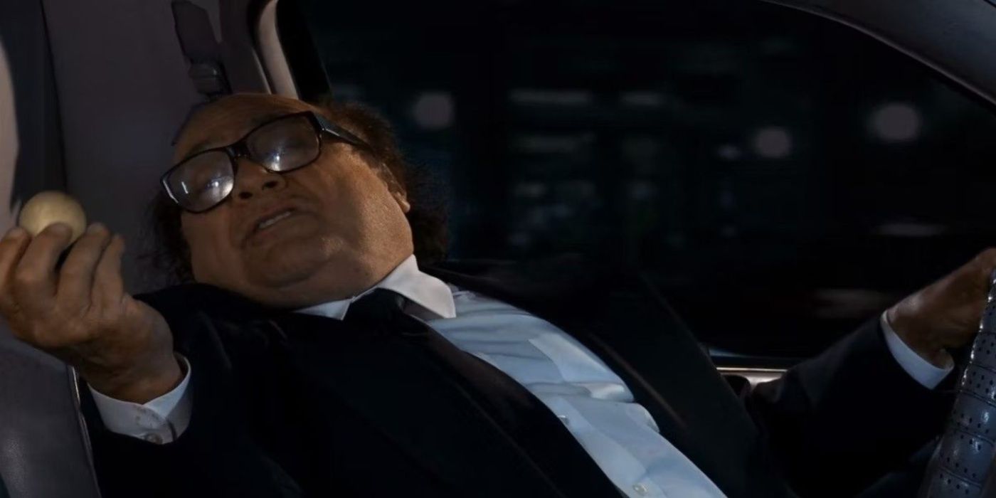 Frank Reynolds segurando um ovo em It's Always Sunny in Philadelphia.