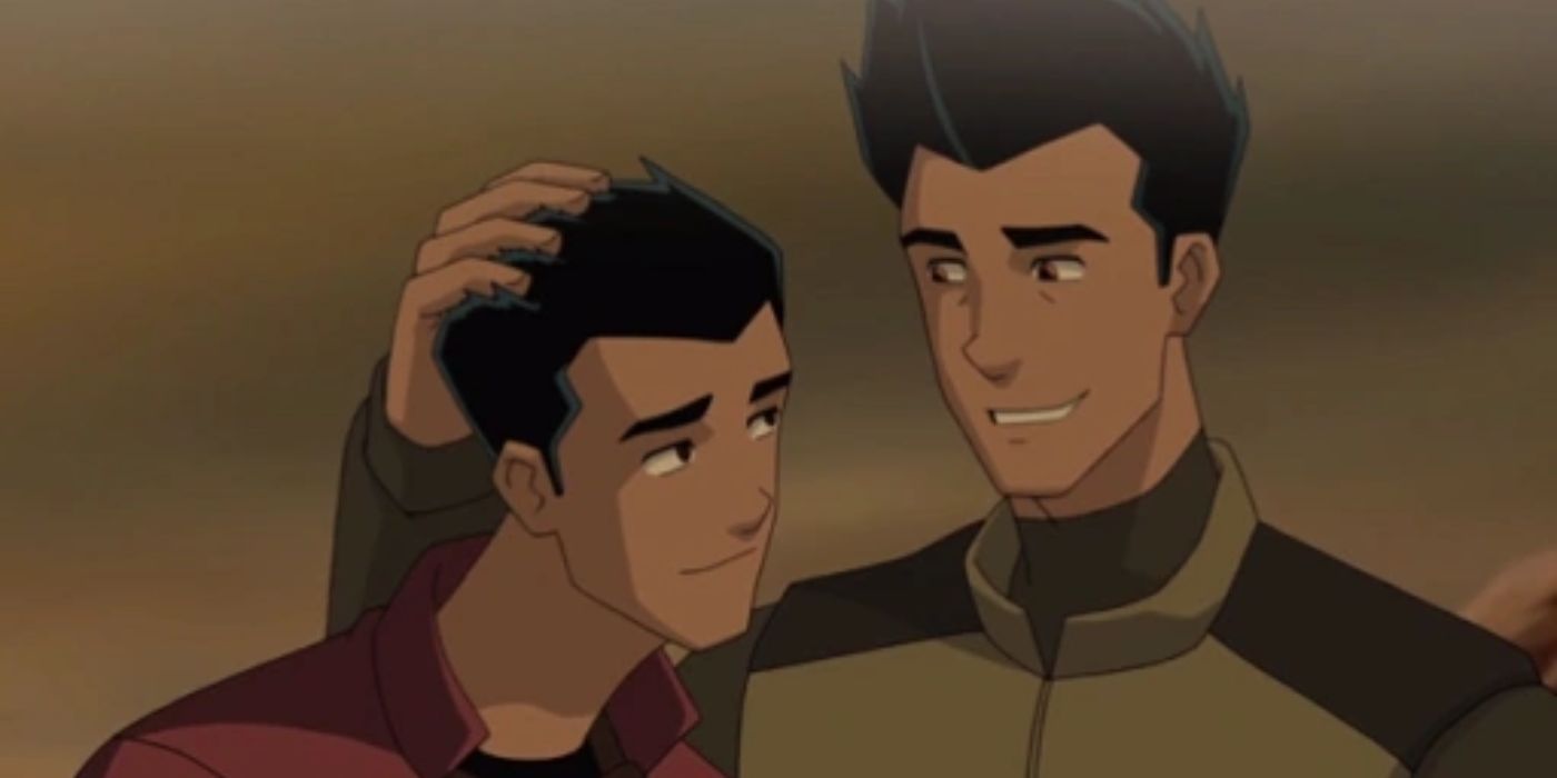 César dá um tapinha na cabeça de Rex em Generator Rex.