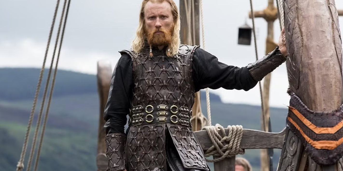 Jarl Borg stands in his boat by the mast and looks stoic in Vikings.