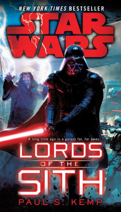 A capa do livro Star Wars: Lords of the Sith mostra Darth Vader com o sabre de luz em punho.