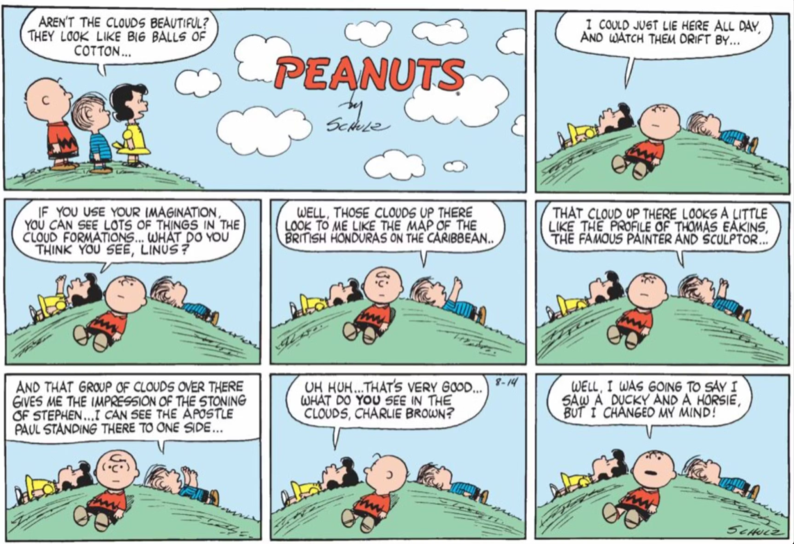 Linus, Lucy e Charlie Brown olham para as nuvens no céu em Peanuts.