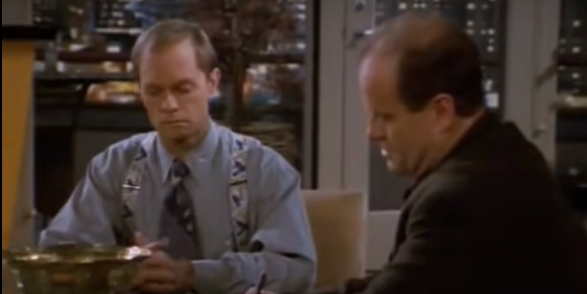 Niles e Frasier planejam um jantar em Frasier