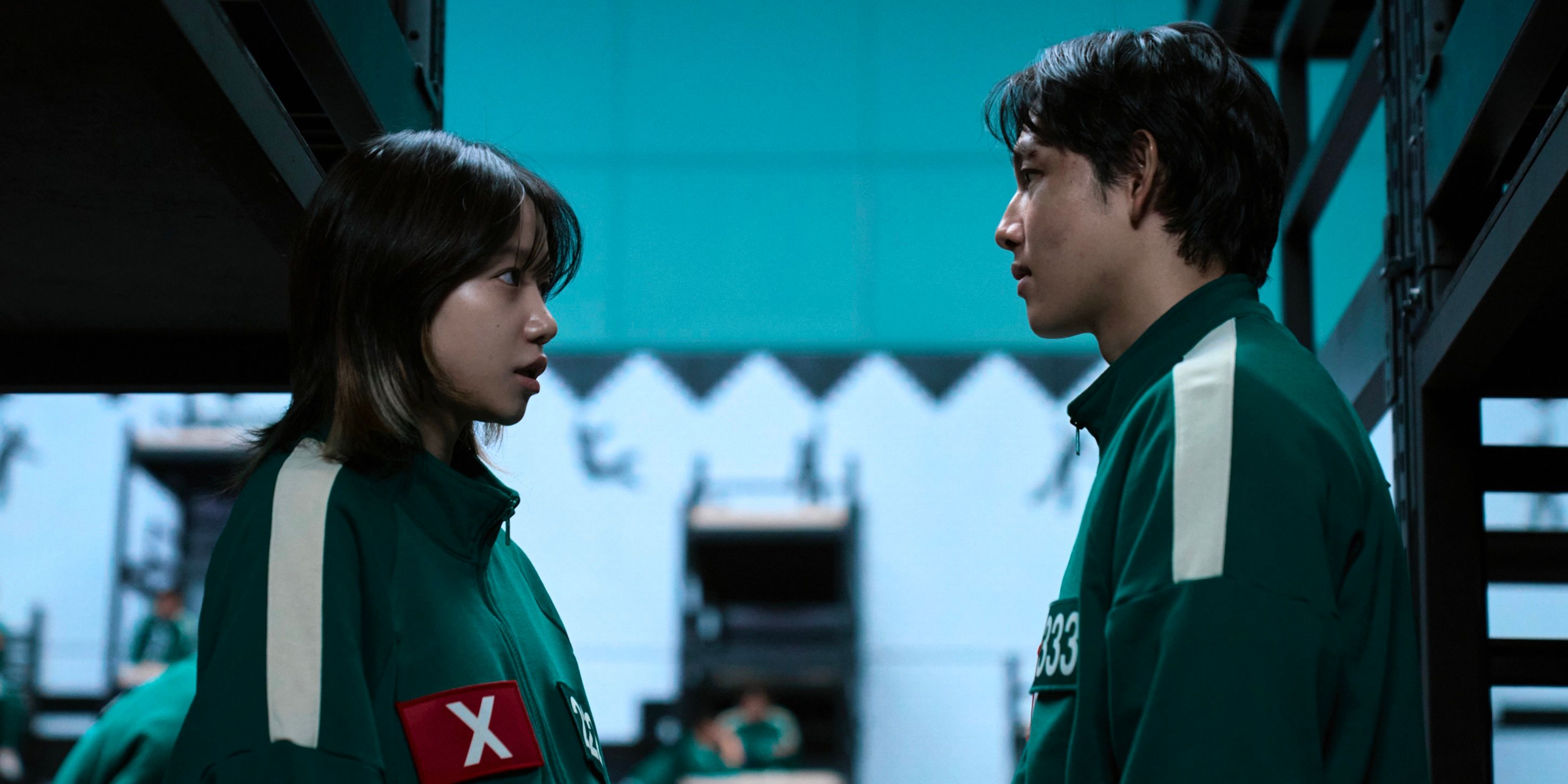 Kim Jun-hee (Jo Yu-ri) y Lee Myung-gi (Im Si-wan) hablan entre sà en Squid Game Temporada 2