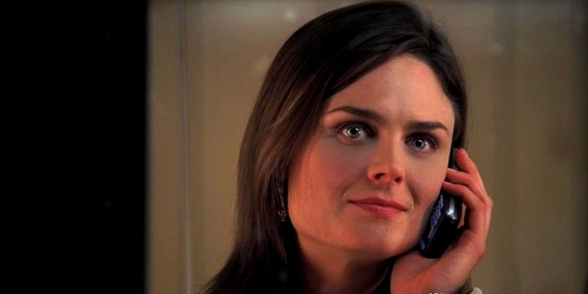 Emily Deschanel retrata a temperança 