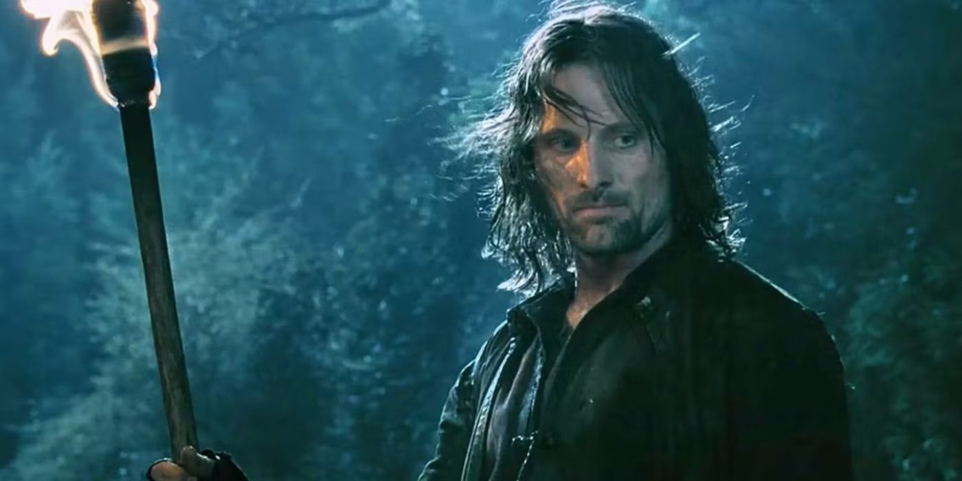 Aragorn segurando uma tocha acesa em O Senhor dos Anéis.