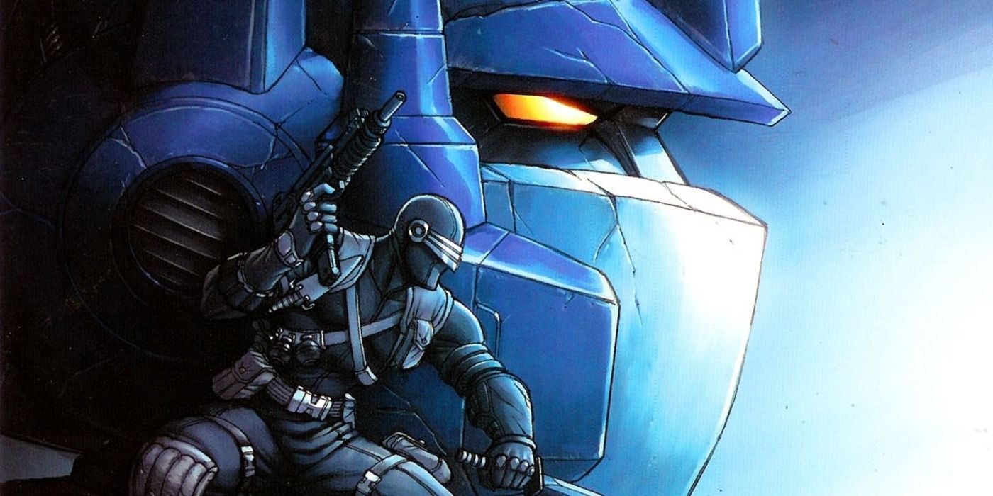 Foto da cabeça do Optimus Prime com Snake Eyes no ombro.