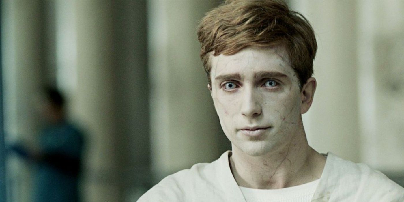 Kieren Walker (Luke Newberry) como um zumbi reabilitado do programa de TV In The Flesh