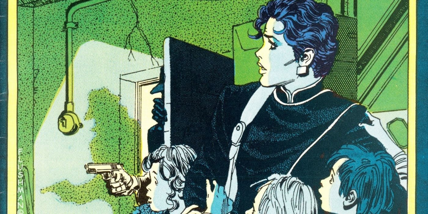 Lois Lane com crianças como homem armado entra em casa.