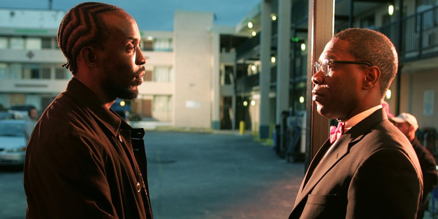 Omar and Brother Mouzone in the street.