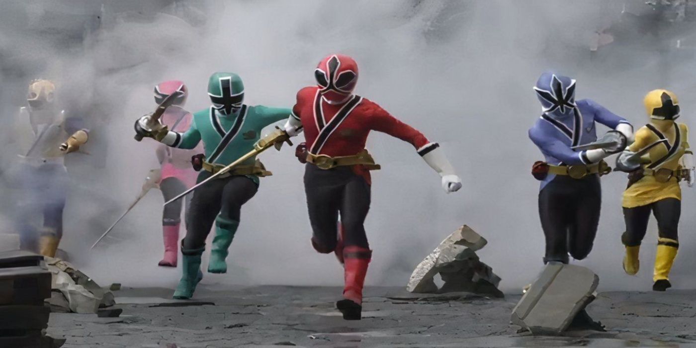 Os Power Rangers Samurais avançando para a batalha com espadas nas mãos