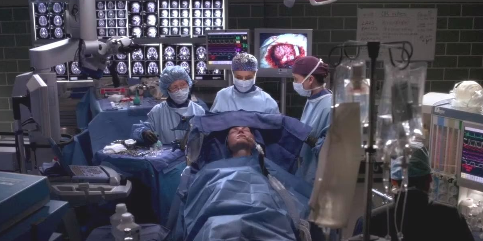 Médicos operam um paciente em Grey's Anatomy