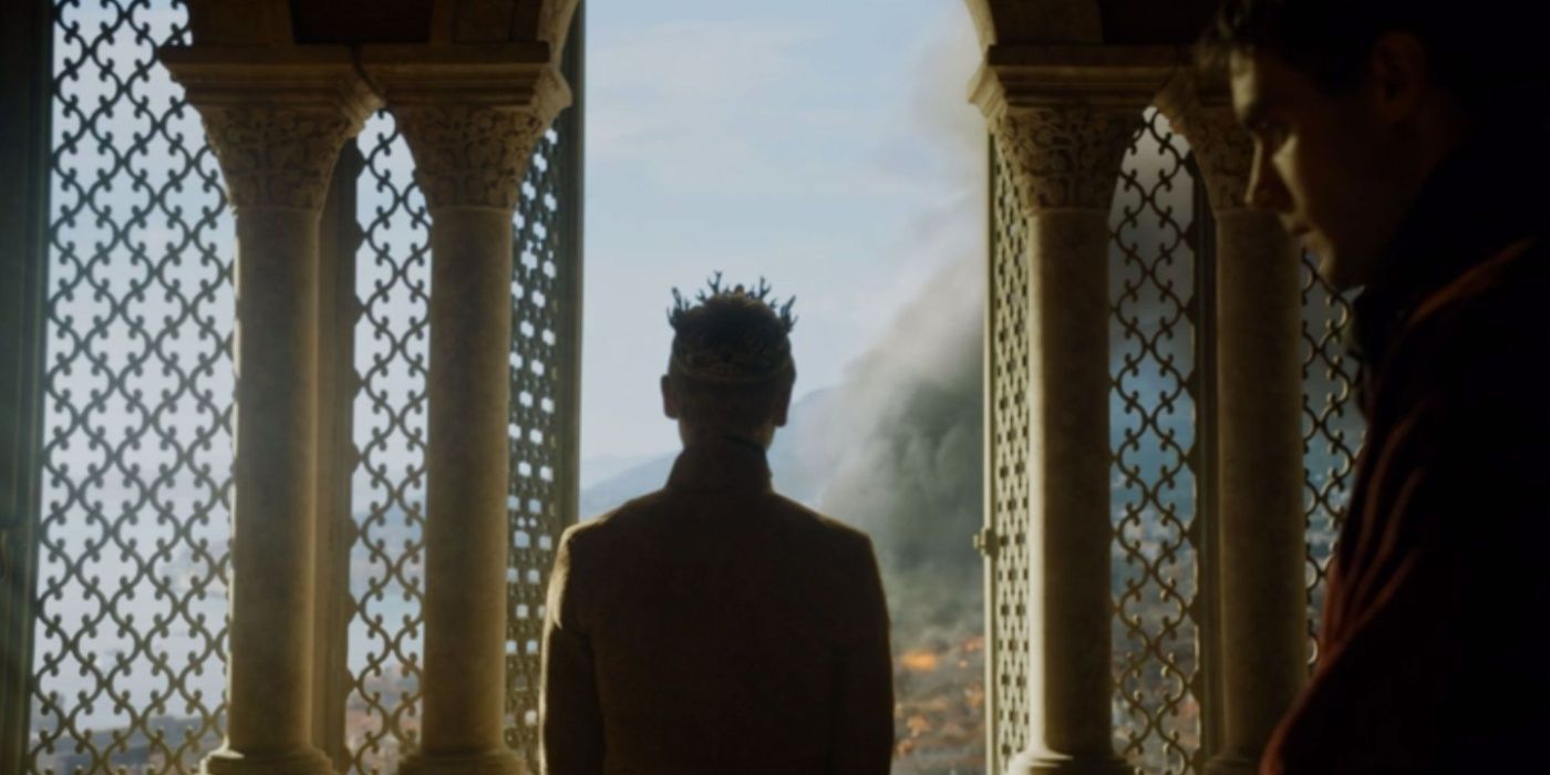 Tommen observa a explosão da seita à distância, do lado de fora de sua janela em Game of Thrones.