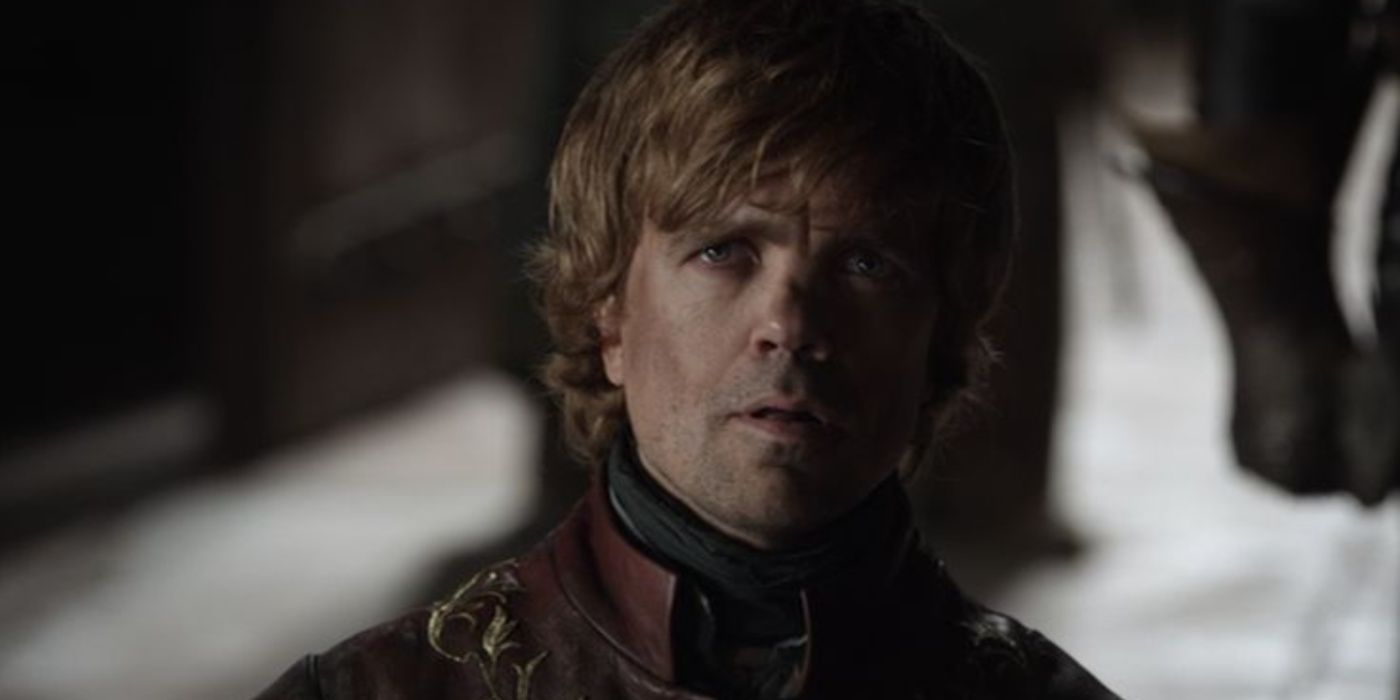 Tyrion com uma expressão curiosa em Game of Thrones.