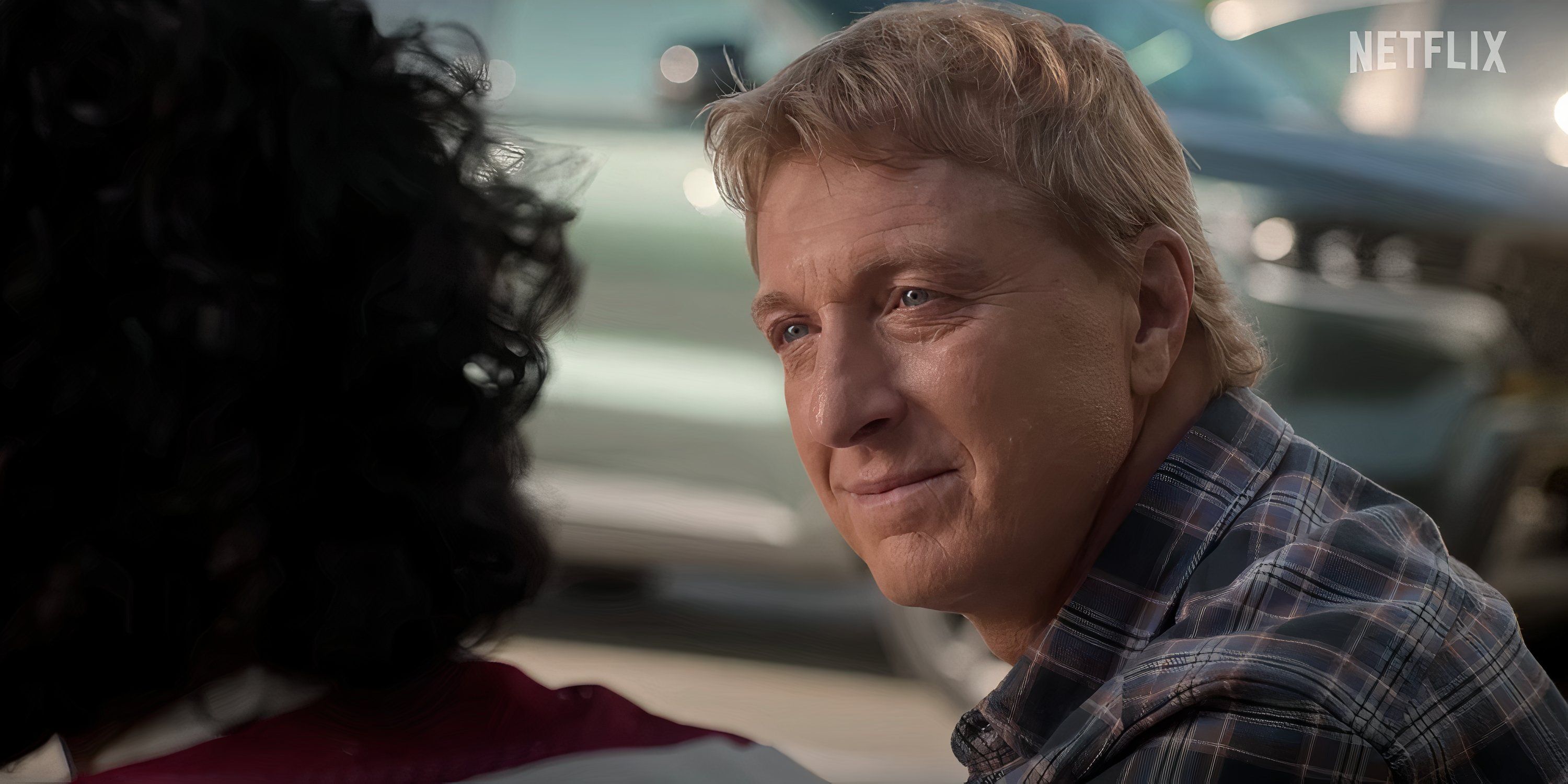 Johnny e Miguel conversam em Cobra Kai