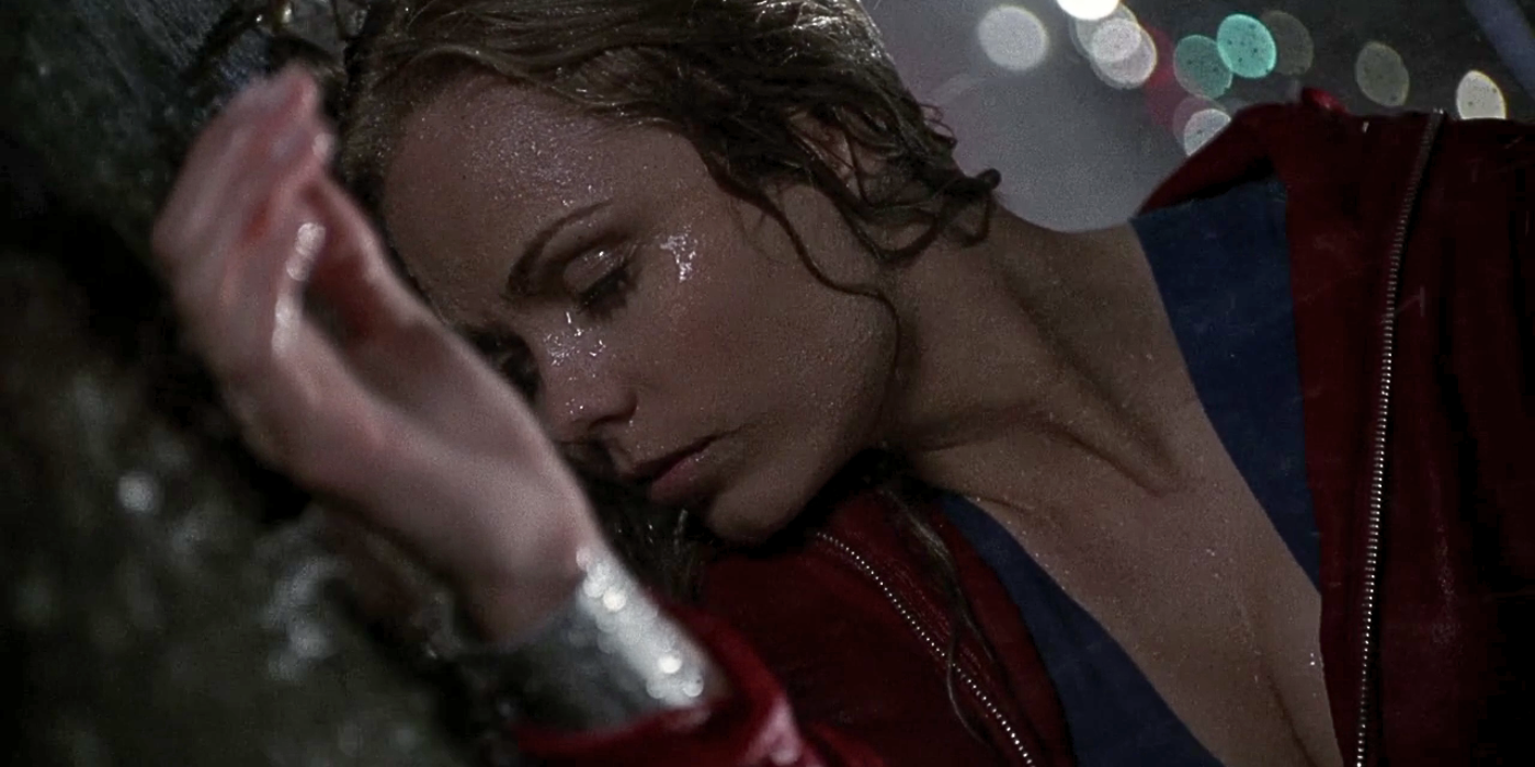 4 - Laura Vandervoot como Kara Zor -El inconsciente na chuva em Smallville