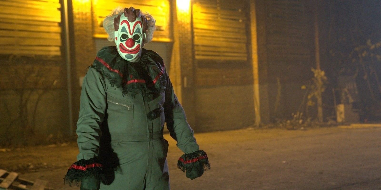 Haunt's Clown (2019) mira la cámara