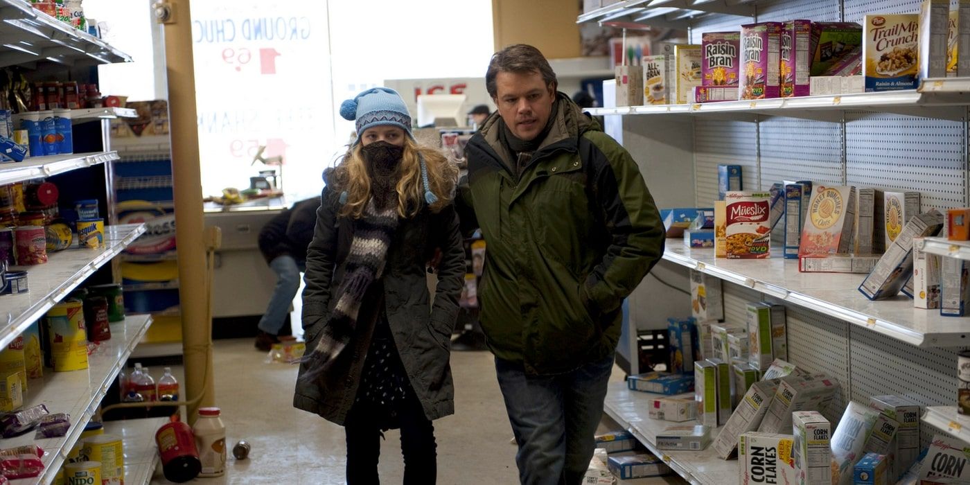 Mitch (Matt Damon) and Jory (Anna Jacoby-Heron) run through a raided store in Contagion.