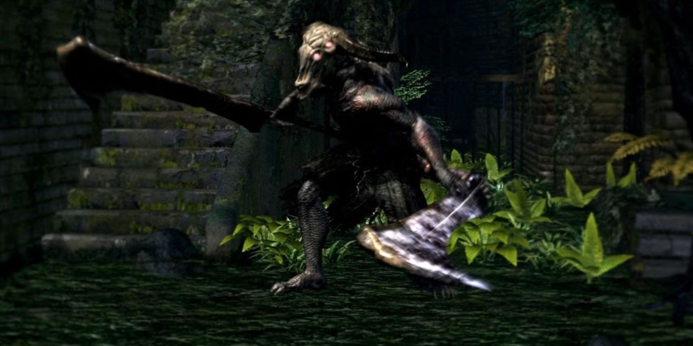 Dark Souls'taki Capra Demon, çift kullanışlı palalarıyla yaklaşıyor.