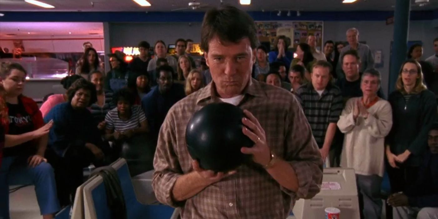 Hal ortada Malcolm'da bowling yapıyor.