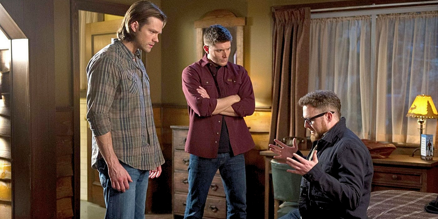 Jared Padalecki como Sam y Jensen Ackles como Dean escuchando a AJ Buckley como Ed en sobrenatural #Thinman