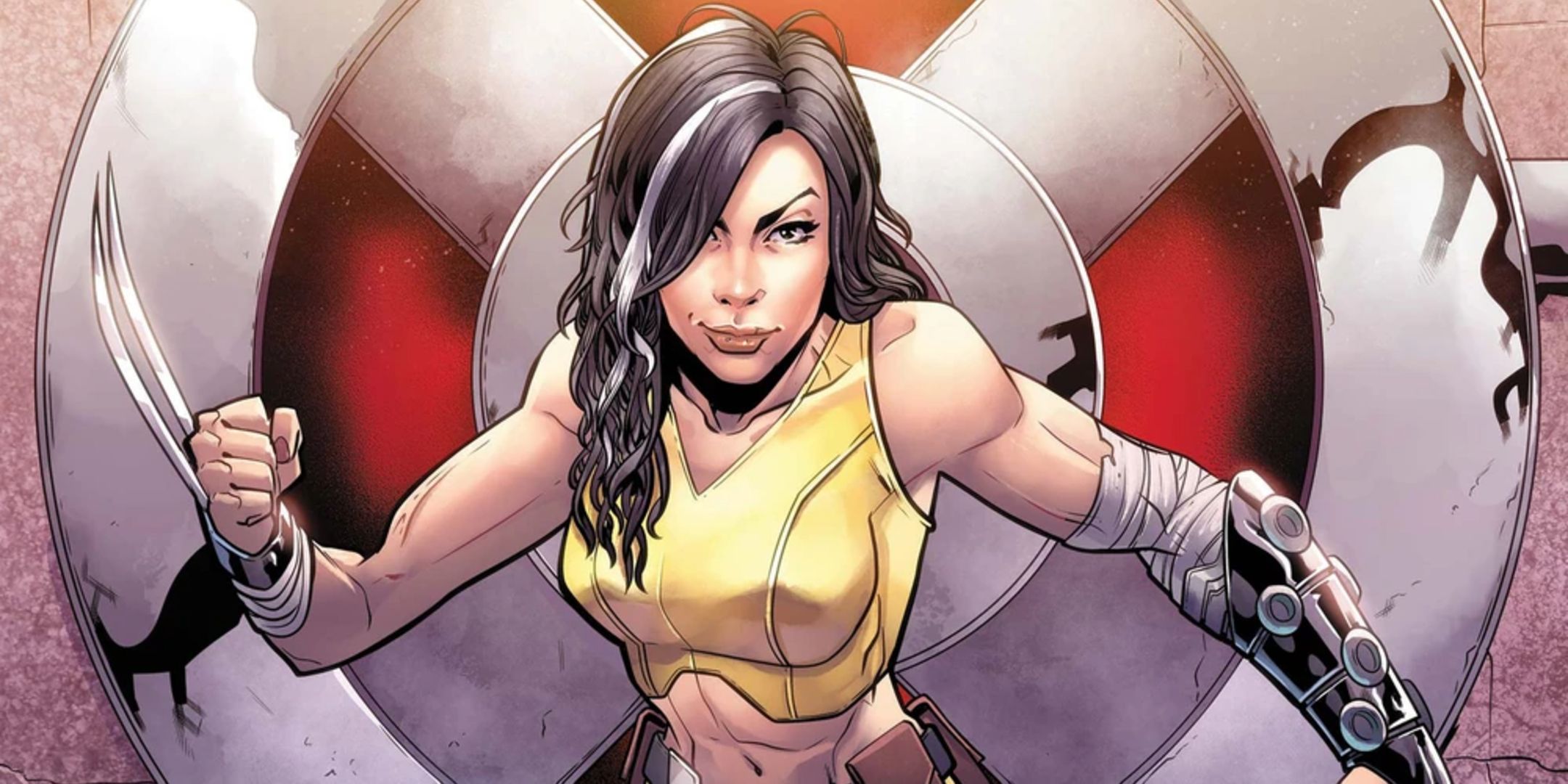 Orijinal Laura Kinney aka Talon, X-Men logosunu taşıyan devasa bir kapının önünde duran