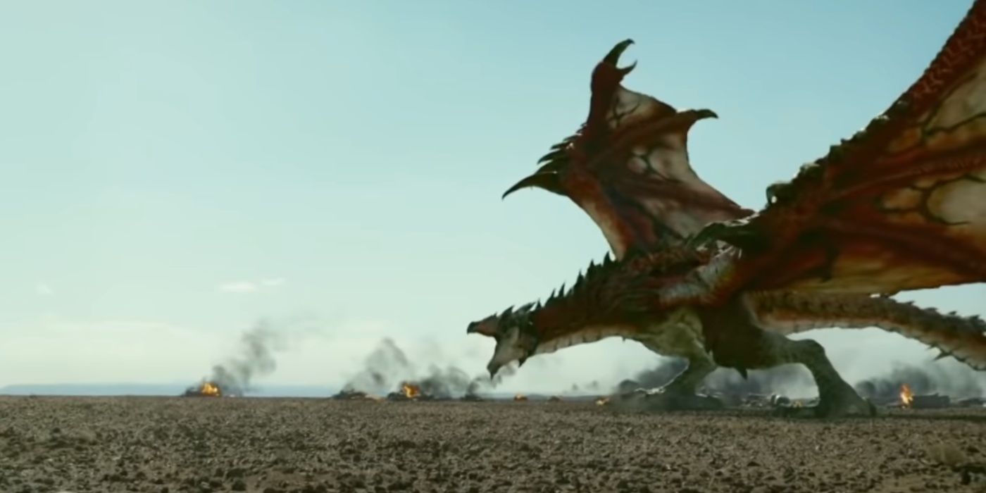 Bir Rathalos, Monster Hunter filminde yok edilmiş tanklarla çölde kükrüyor.