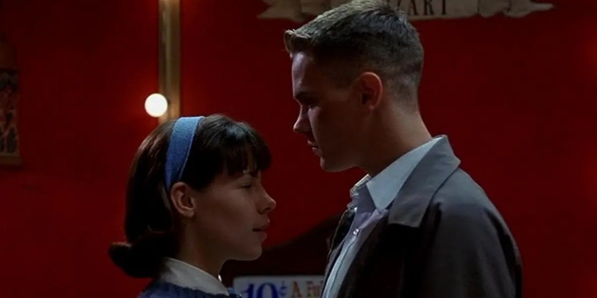 Dogfight Dansında Phoenix ve Lili Taylor Nehri