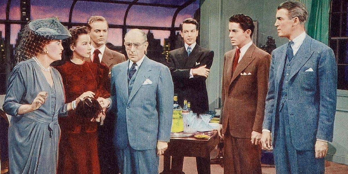 O elenco da corda de Alfred Hitchcock parada de se olhar seriamente 