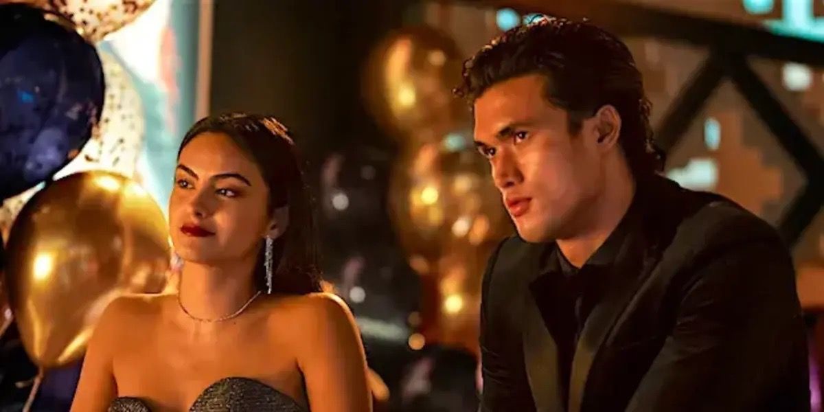 Camila Mendes como Veronica Lodge e Charles Melton como Reggie Mantle de Riverdale