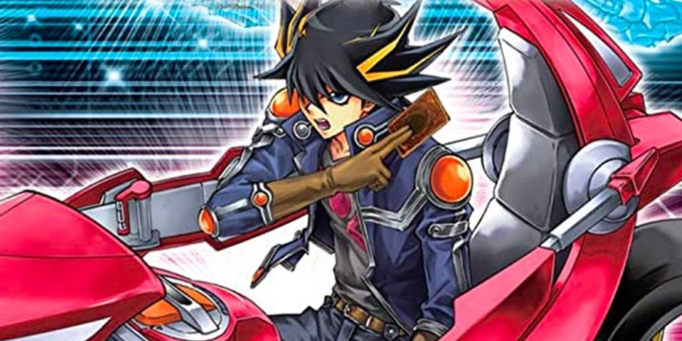 ¡Yusei Fudo sostiene un automóvil mientras está en su motocicleta en la tapa de Yu-Gi-Oh! 5d 2009 Stardust World Accelerator Championship.