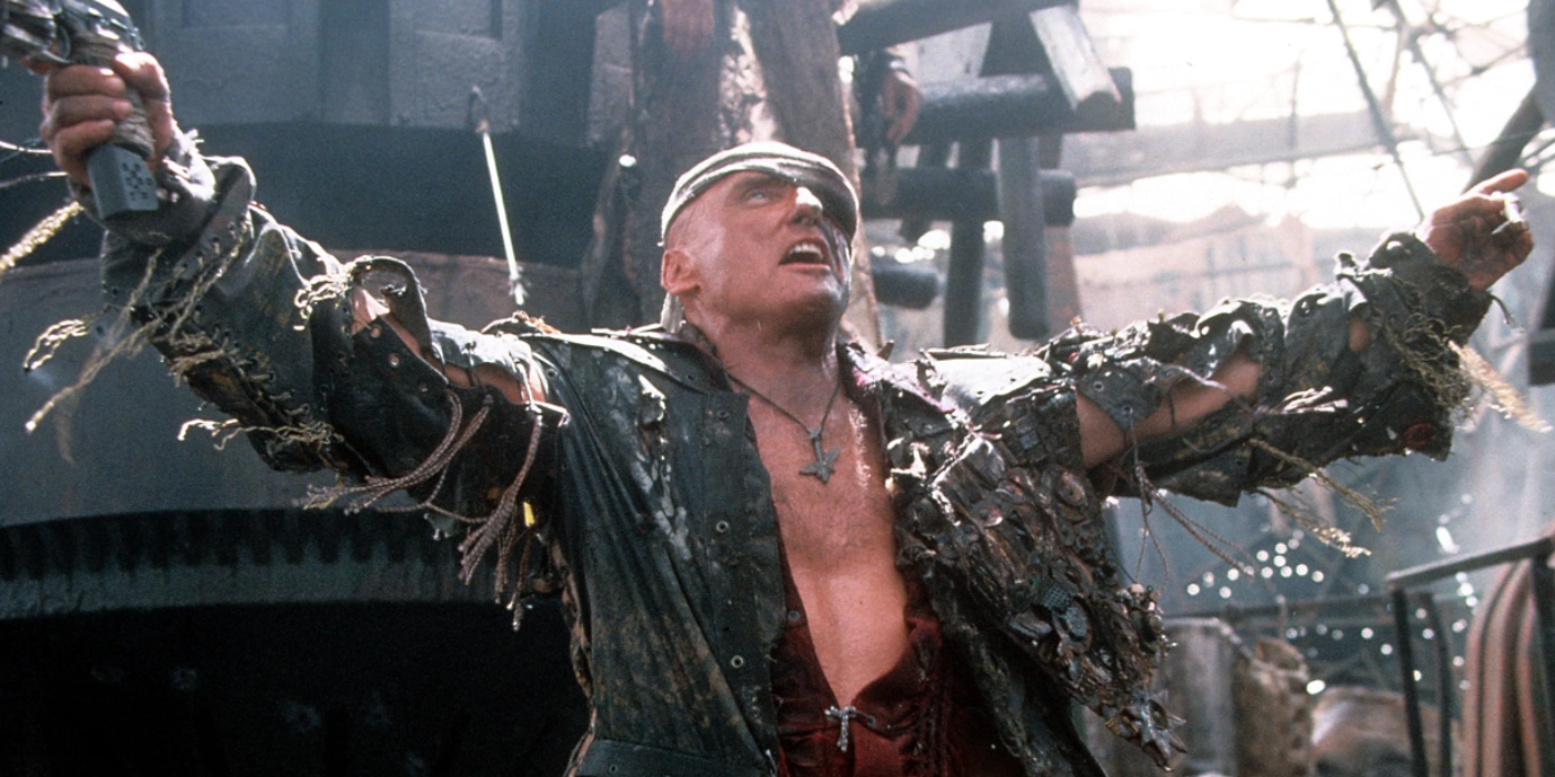 دنیس هاپر در Waterworld