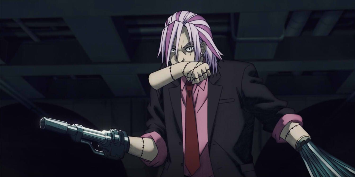 Kashima remove o braço e revela uma metralhadora nos dias de Sakamoto.