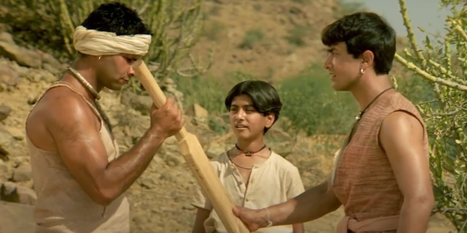 Aditya Lakhia, Amin Gazi and Aamir Khan in Lagaan