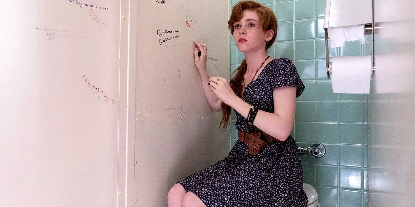Sophia Lillis as Beverly Marsh sitting a bathroom in It
