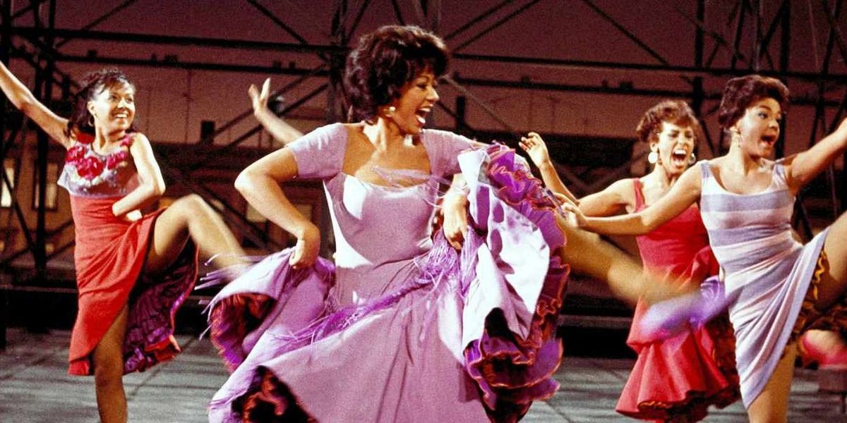 Rita Moreno bailando como Anita en West Side Story (1961)
