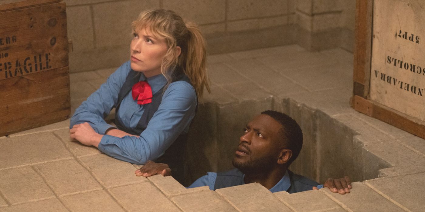 Parker y Hardison, que transportan uniformes azules, en un agujero en la palanca del suelo: redención