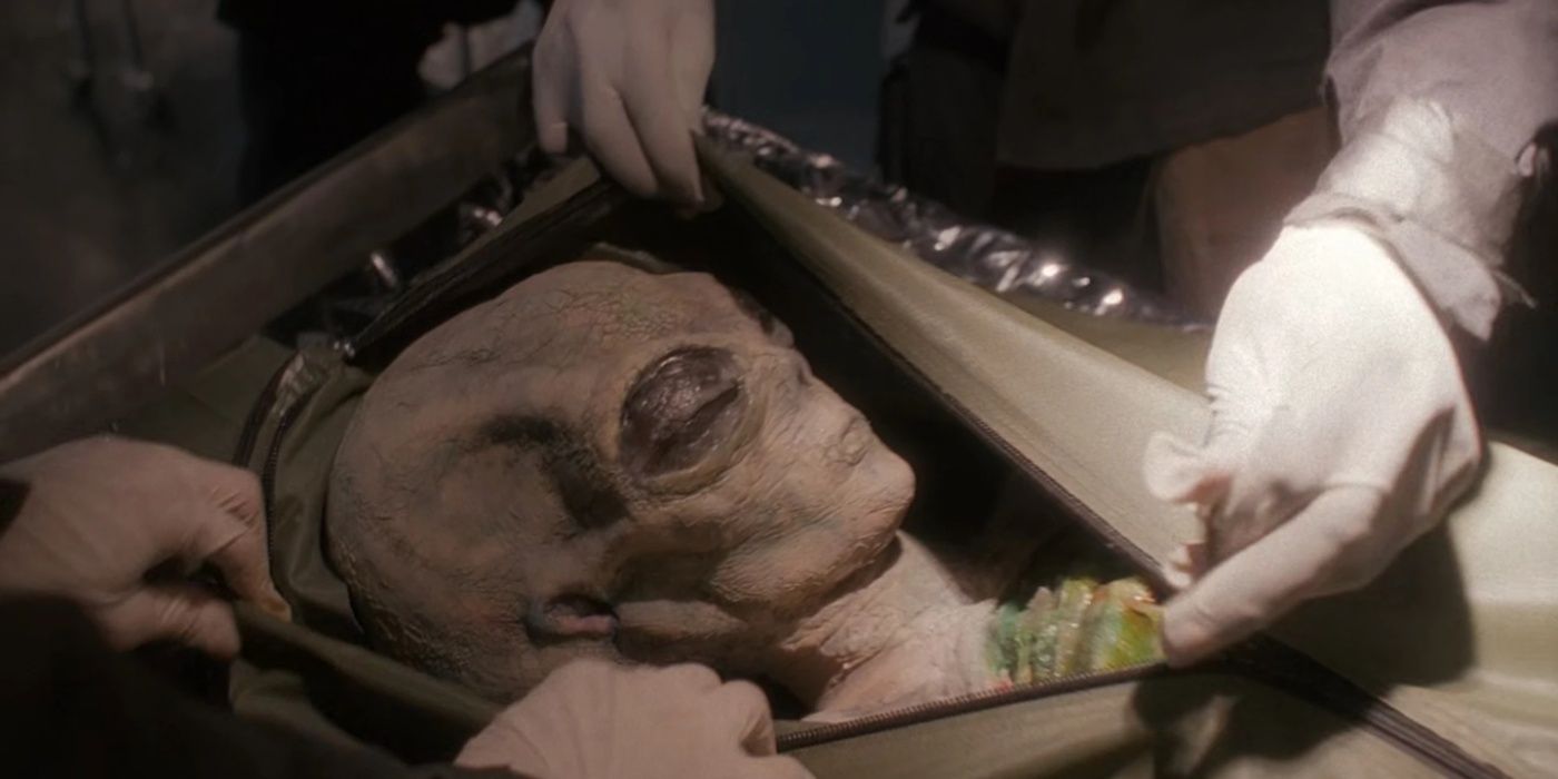 An alien in a body bag in The X-Files' 'Nisei'