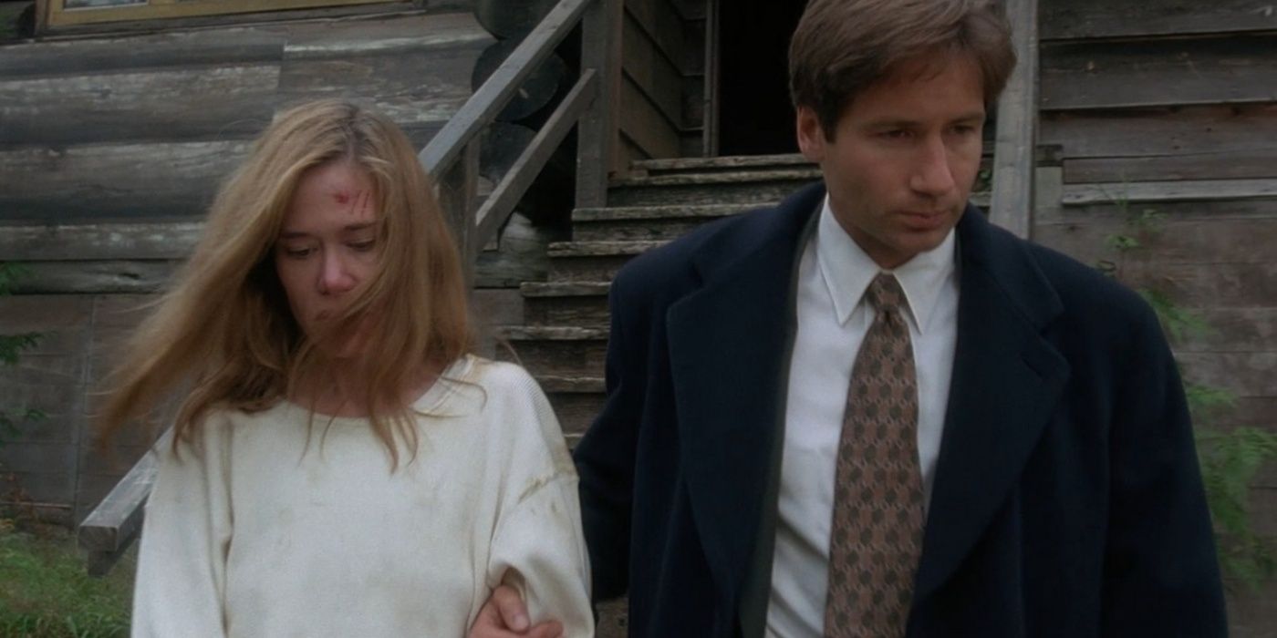 Mulder ferrying Amy in The X-Files' 'Oubliette'